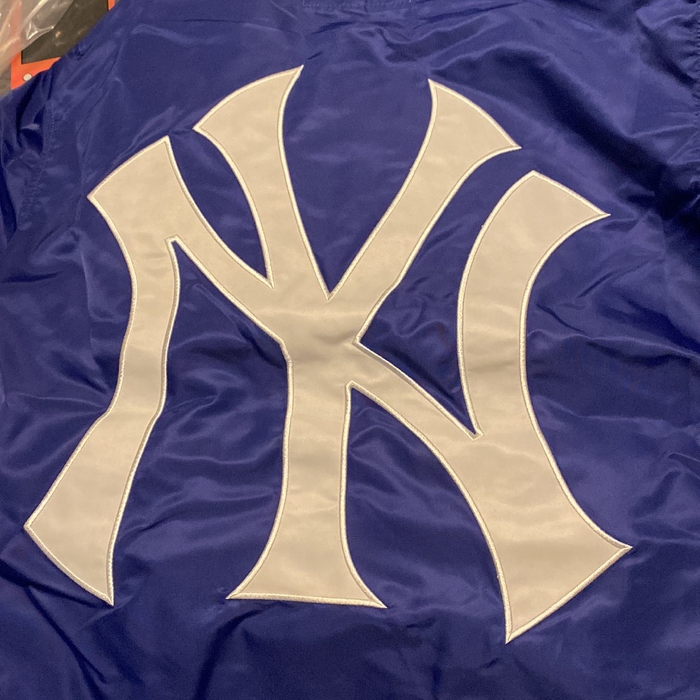 New York Yankees Supreme Rain Coat - Picture 3 of 6